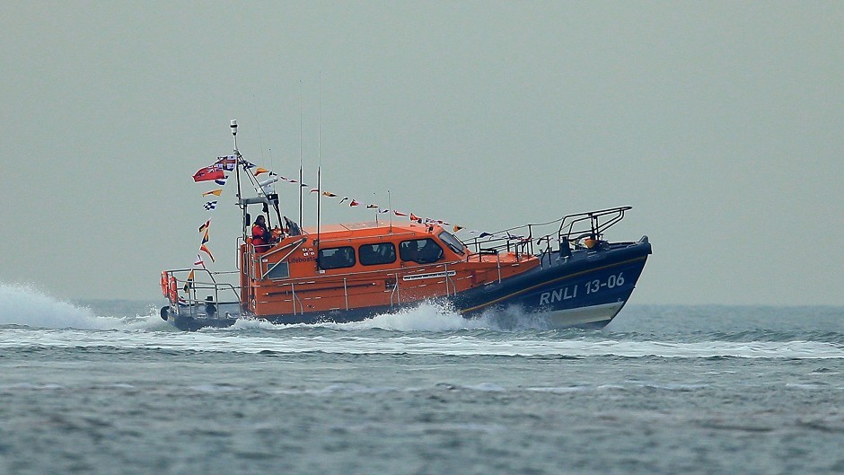 Container ship runs aground off West Coast