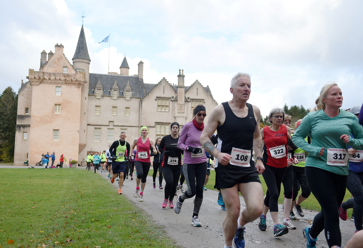 Runners brave the elements for Brodie Castle 10k