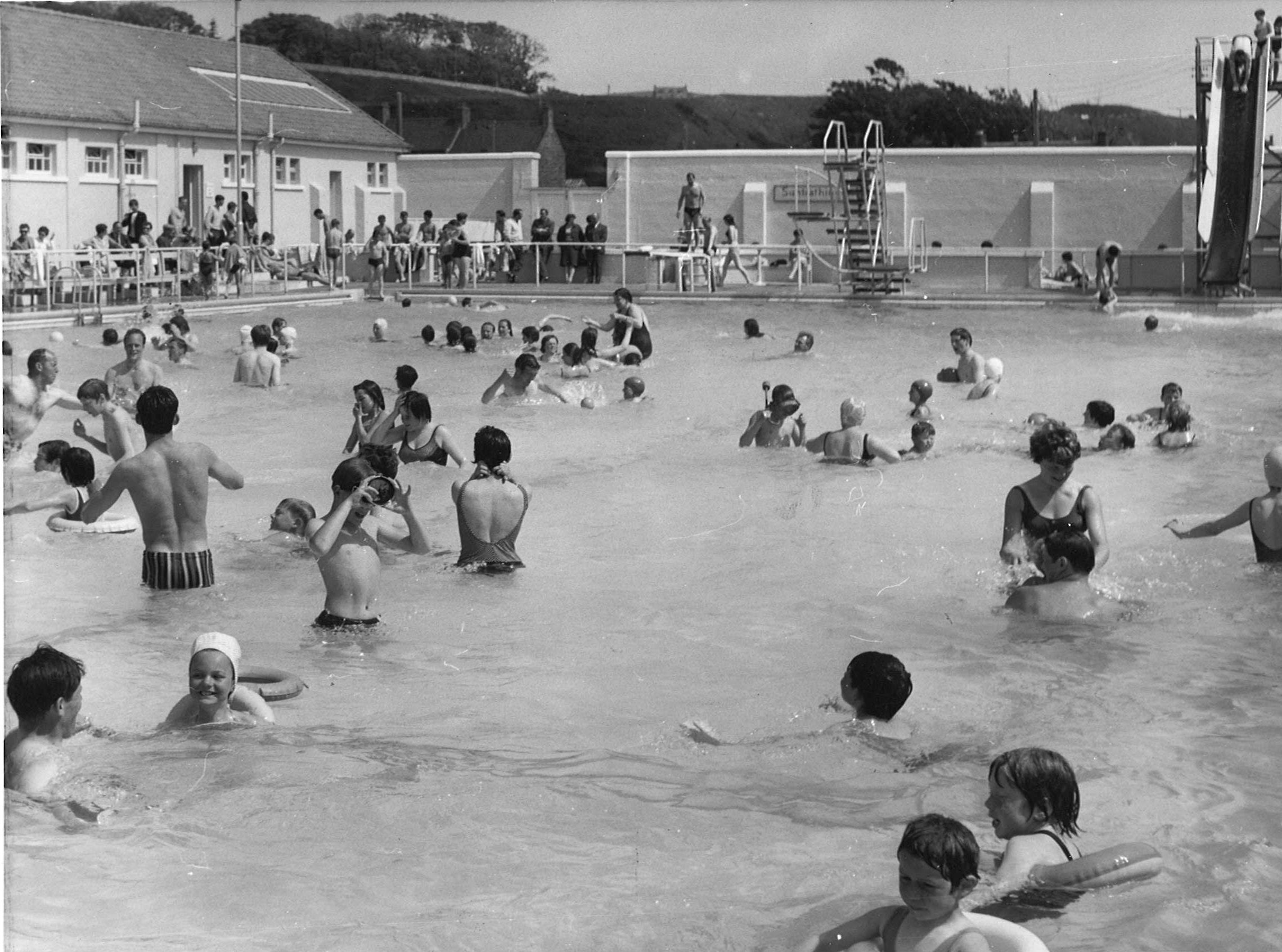 13 pictures show how Stonehaven Open Air Swimming Pool has always been ...