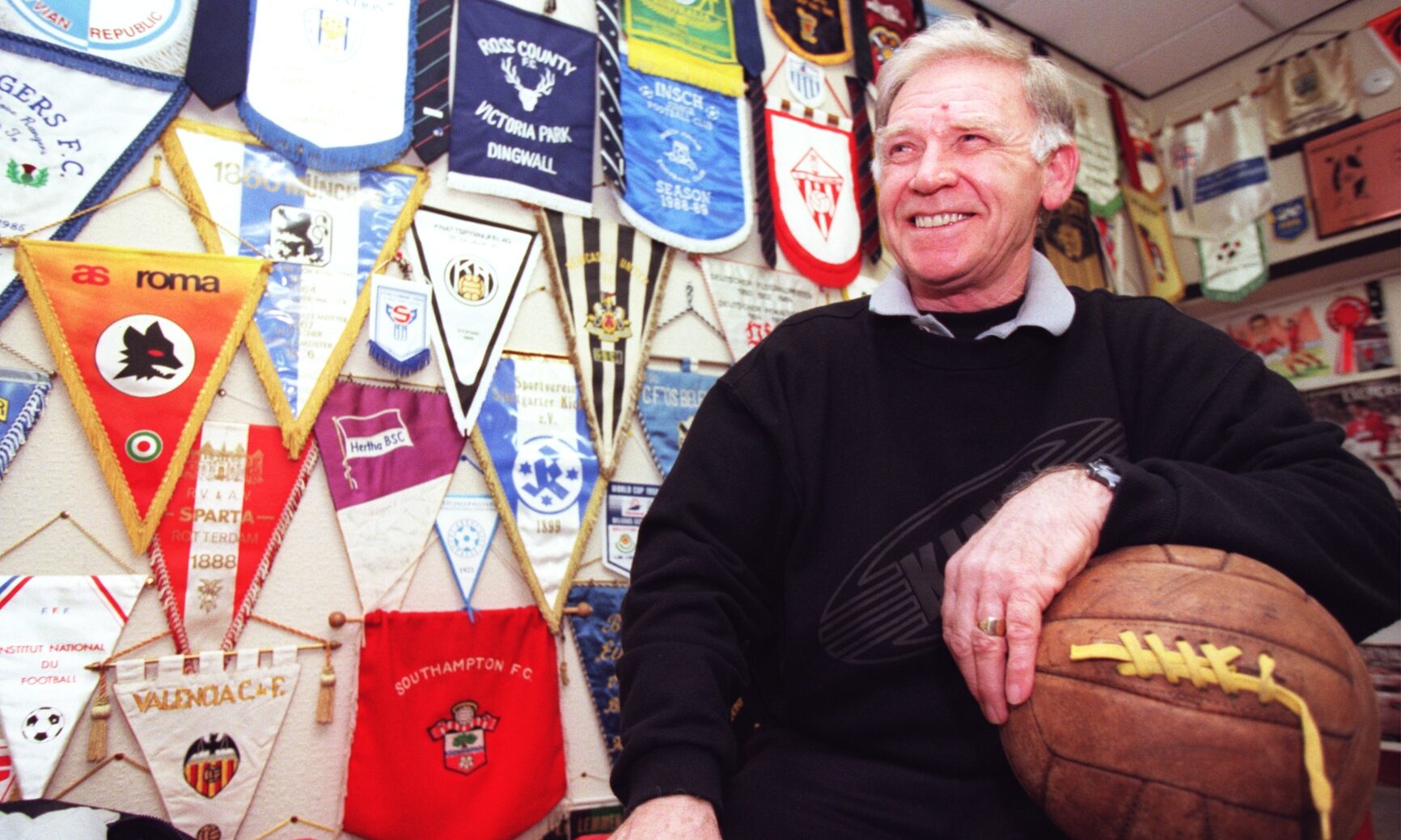 Would you like to see a permanent tribute to Aberdeen icon Teddy Scott?