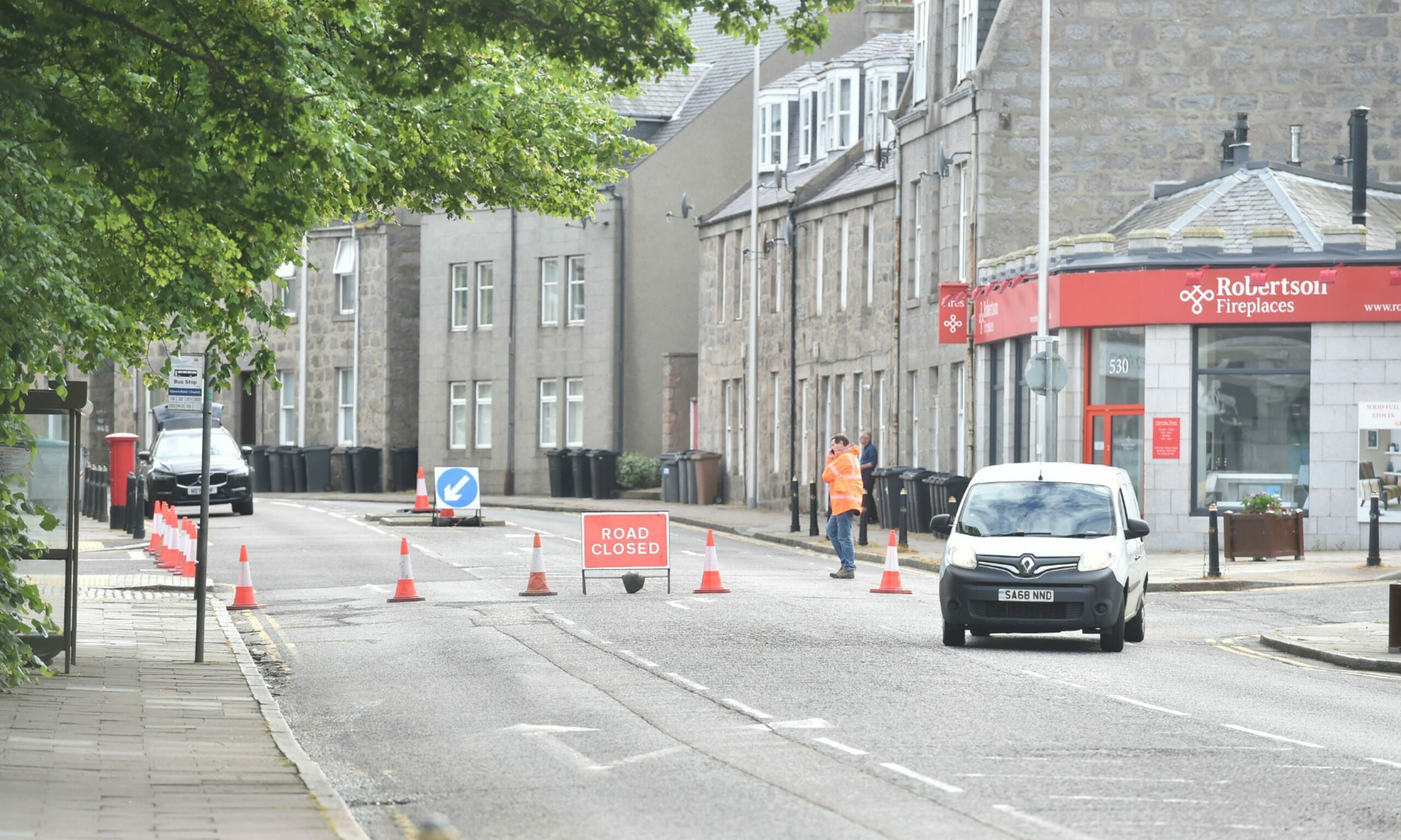 Great Western Road closed over fears of imminent three storey