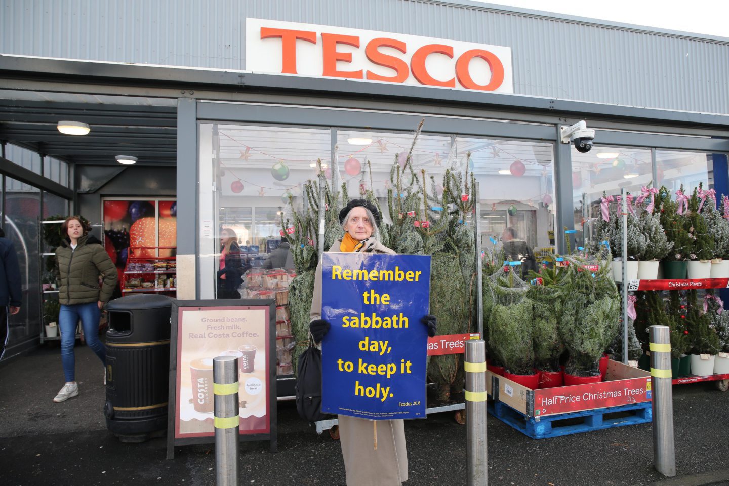 Hundreds flock to Stornoway Tesco for first Sunday opening amid protest