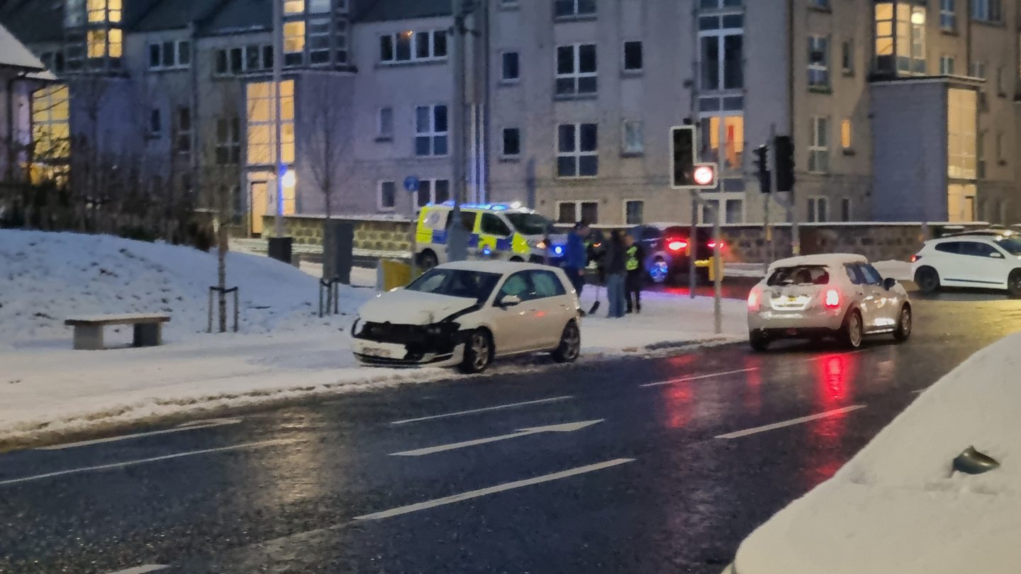 South College Street crash reported after traffic light malfunction