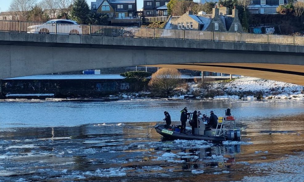 Boats scour River Dee in search for missing Aberdeen sisters